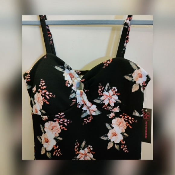 NWT Floral Print Dress Size Small - Picture 3 of 4